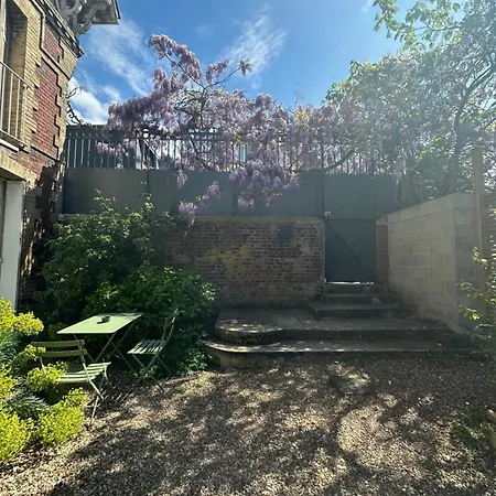 Convivium Guest house